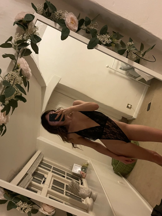 escort image