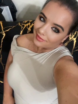 escort image
