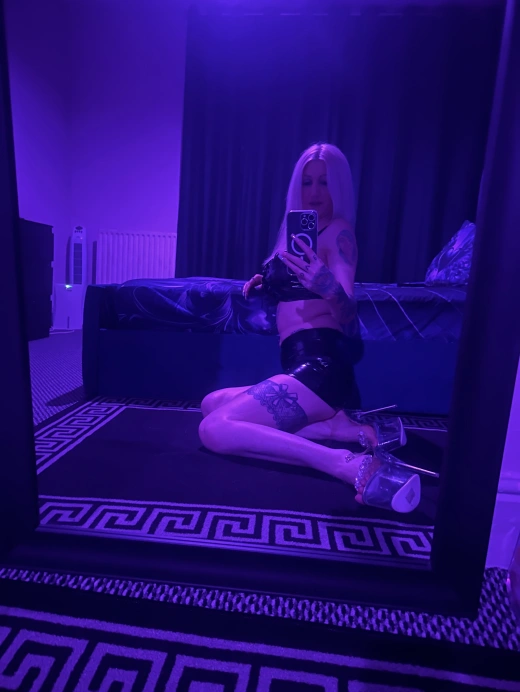 escort image