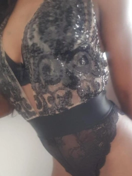 escort image